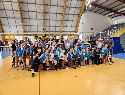 São Carlos Clube - Equipe de vôlei mirim do SCC foi campeã em Festival